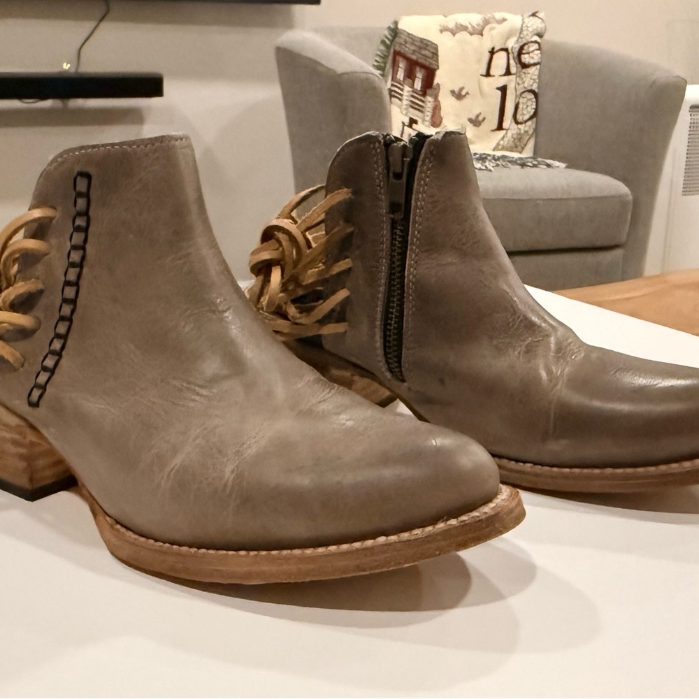 Freebird by Steven Women's Gray Leather Ankle Booties with Tan Soles - Picture 2 of 3